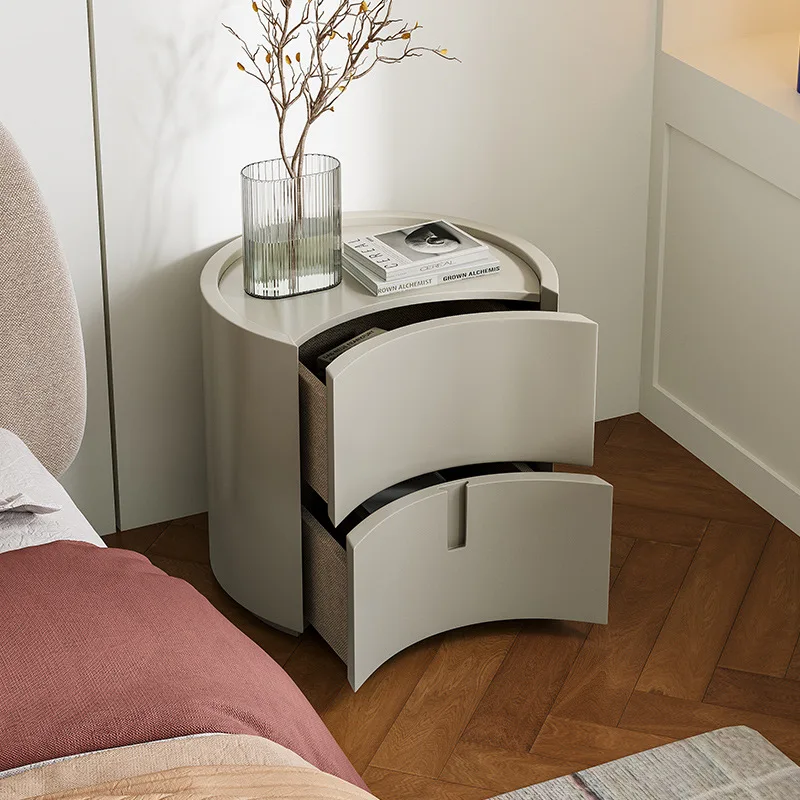 Italienischer minimalistischer Nachttisch aus massivem Holz, Halbmond-Aufbewahrungsschrank, Schlafzimmer, heller Luxus-Nachttisch