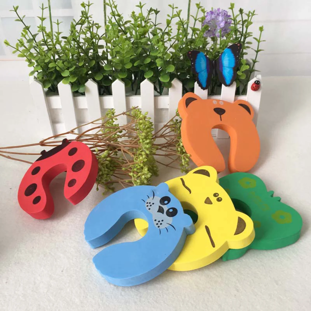 

1Pcs Door Card Safety Lock Children Kids Baby Finger Pinch Protector Cartoon Animal Door Security Cushion Prevent