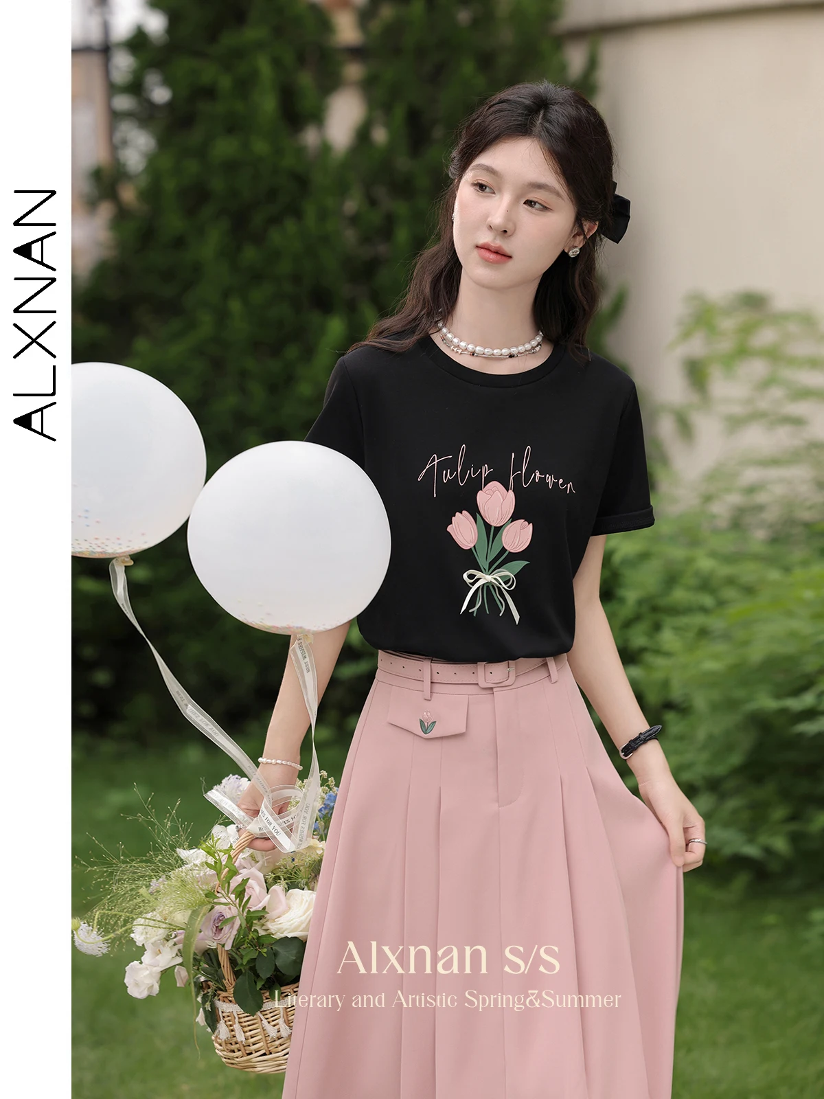 ALXNAN Graphic T-shirts for Women 2024 Summer Casual Crew Neck Tees Loose Letter Flower Print Everyday Lady Black Tops L37036