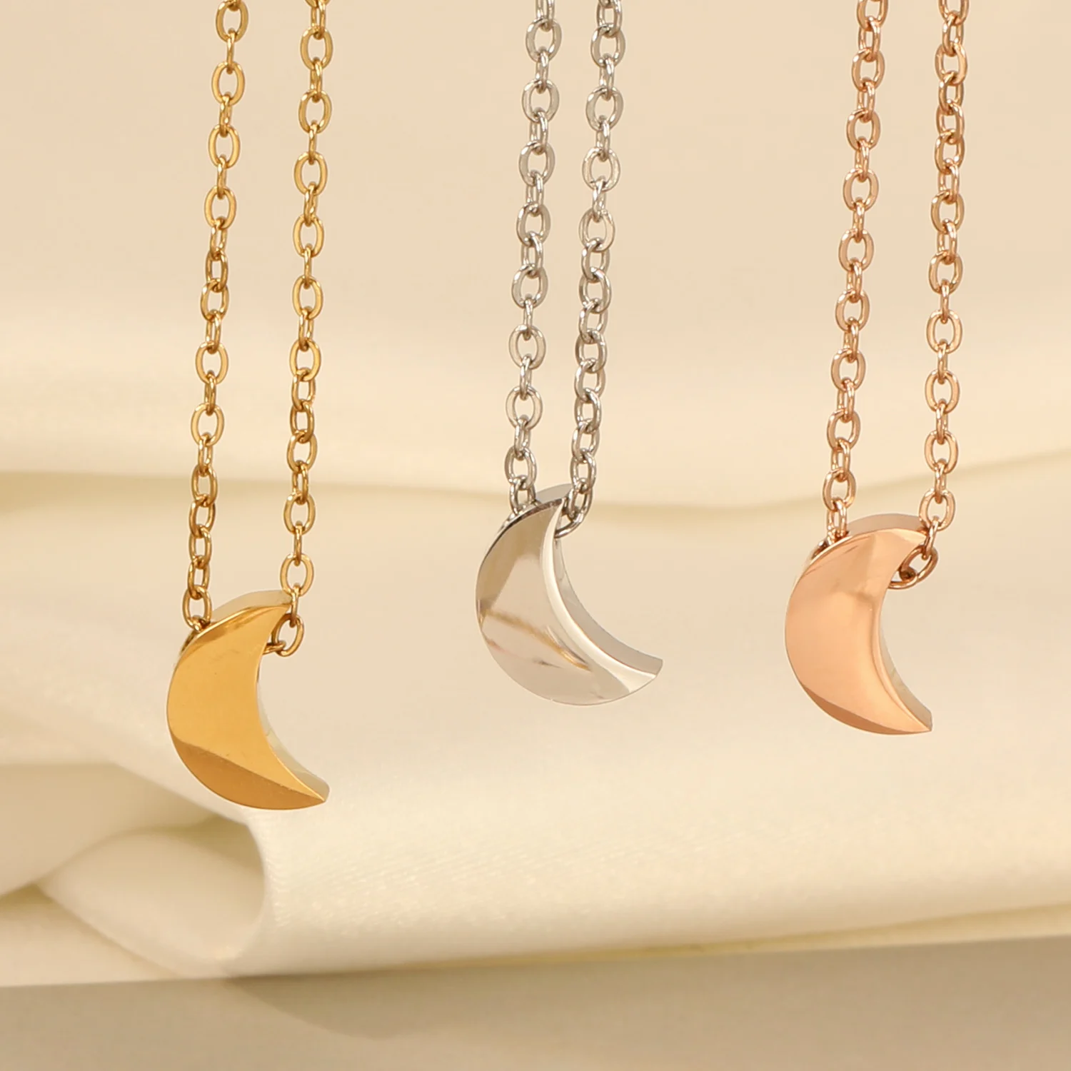 LUXUSTEEL Facotry Sale Simple Stainless Steel Heart Moon Cross Pendant Necklace For Women Collars Link Chains Romantic Gift