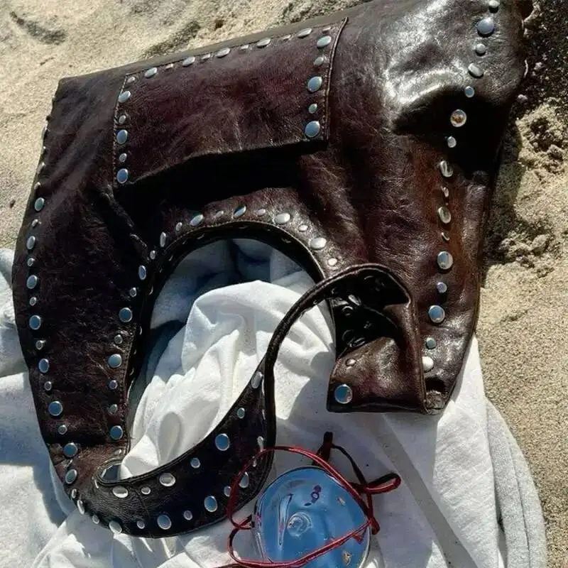 リベット装飾デザインヴィンテージショルダーバッグビッグポケットアメリカンパンクハンドバッグ PU レトロ脇の下バッグ大容量トートバッグ女性のための