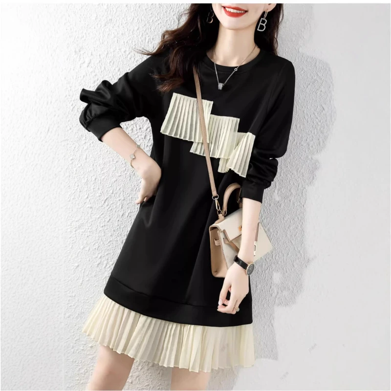 

Spring 2025 Round Neck Stitching Casual Comfortable Loose Knit Sweater Skirt