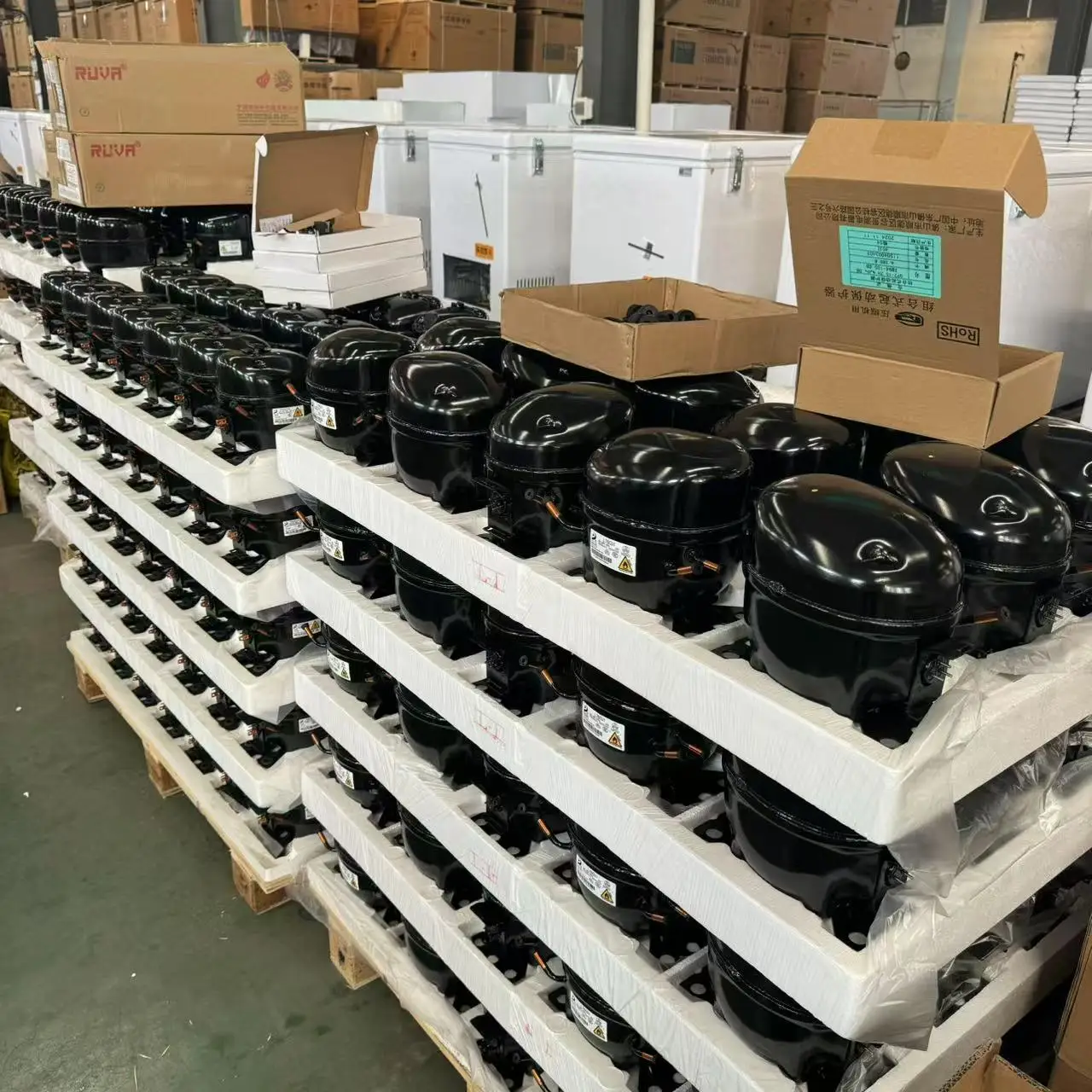 50 كجم 100 كجم 150 كجم 200 كجم 300 كجم صانع الثلج التجاري المدمج في الفولاذ المقاوم للصدأ قائم بذاته ماكينة صنع الثلج الأوتوماتيكية