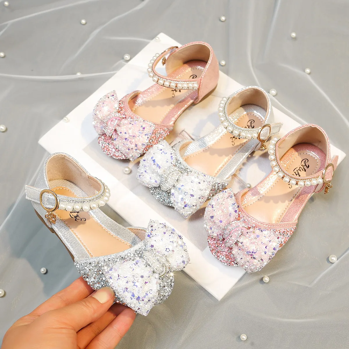 Kid's Shoes Girls' Princess Sandals with Pearl Bowknot Decoration Shiny Rhinestone Detail Shallow Mouth Children's Fashion Shoes