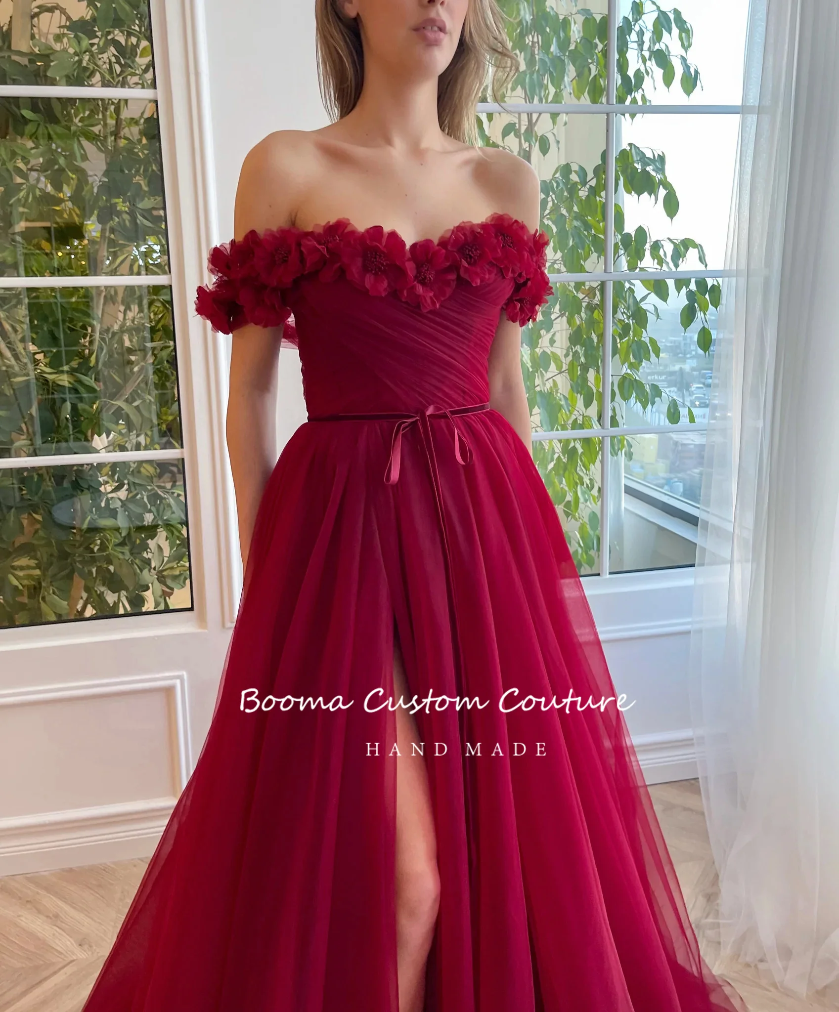 Booma Bourgondië Tulle A-lijn Prom Dresses Uit De Schouder Handgemaakte 3D Bloemen Hoge Split Maxi Avondjurken Formele Party Jurken