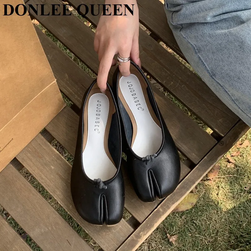 2023 New Brand Split Toe Flats Shoes Women Genuine Leather Ballet Cloven Hoof Designer Tabi Casual Shoe Fashion Sliver Ballerina