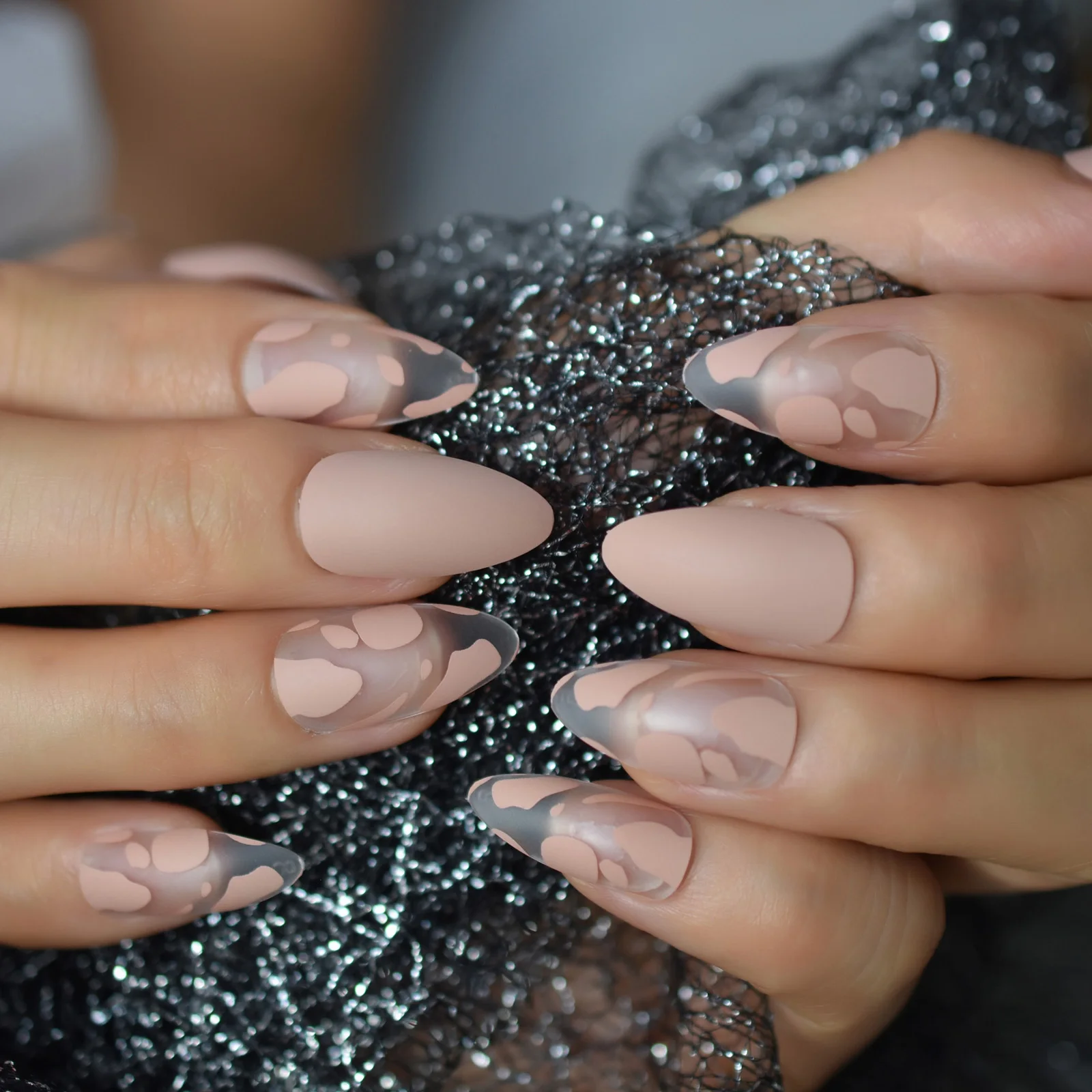 Stampa opaca nuda su unghie finte Mandorla con disegni Unghie finte Punte per nail art a copertura totale indossabili satinate per donne e ragazze