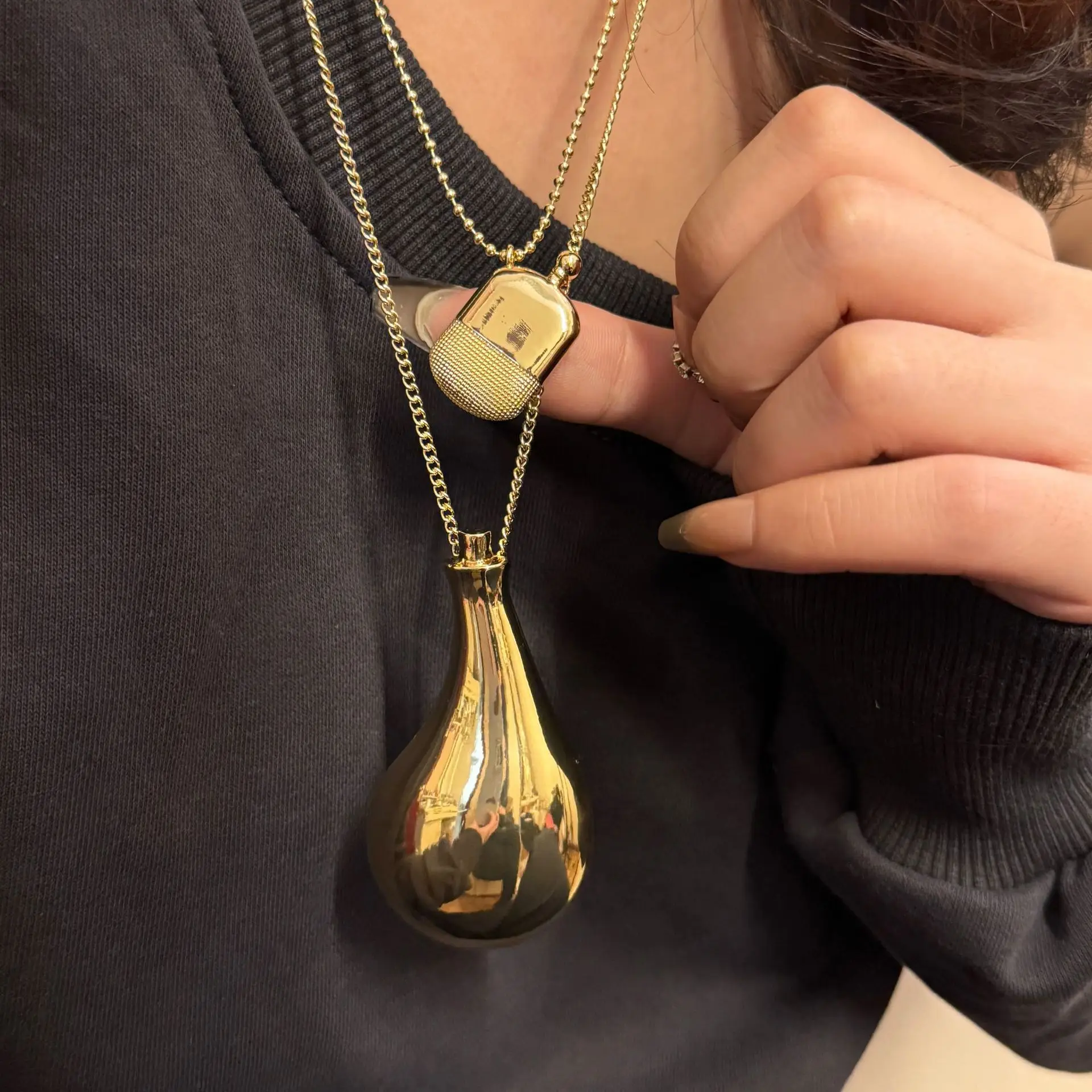

French Flask Long Irregular Large Water Droplet Pendant Necklace Exaggerated Sweater Chain