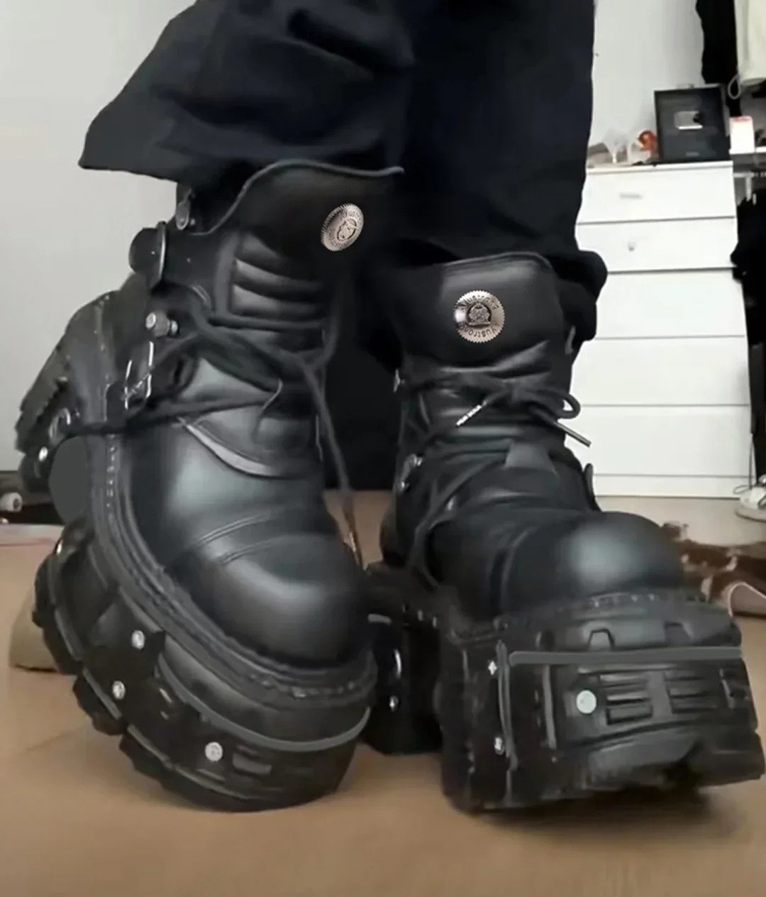 2026 New Genuine Leather Tank Sole Punk Short Boots Short Boots Thick Sole Buckle Lace Up Boots Fashion Street Motorcycle Boots