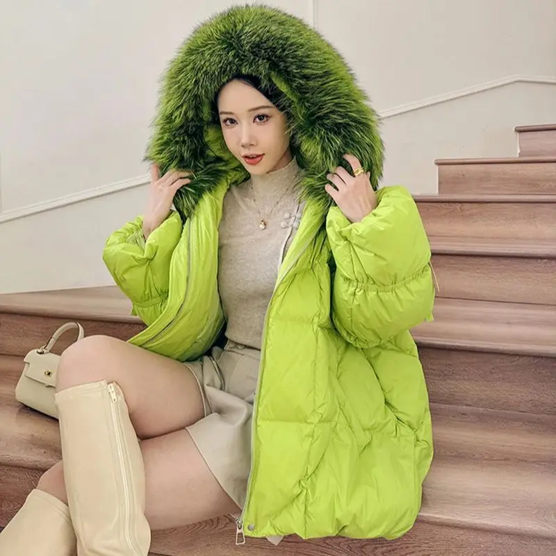 Imagem -02 - Parka de Pele de Guaxinim Natural Real para Mulheres Jaqueta de Ganso Branco Cabolsa Puffer Quente Solto Parkas Meio-longas Grossas Femininas Novo Inverno 2023