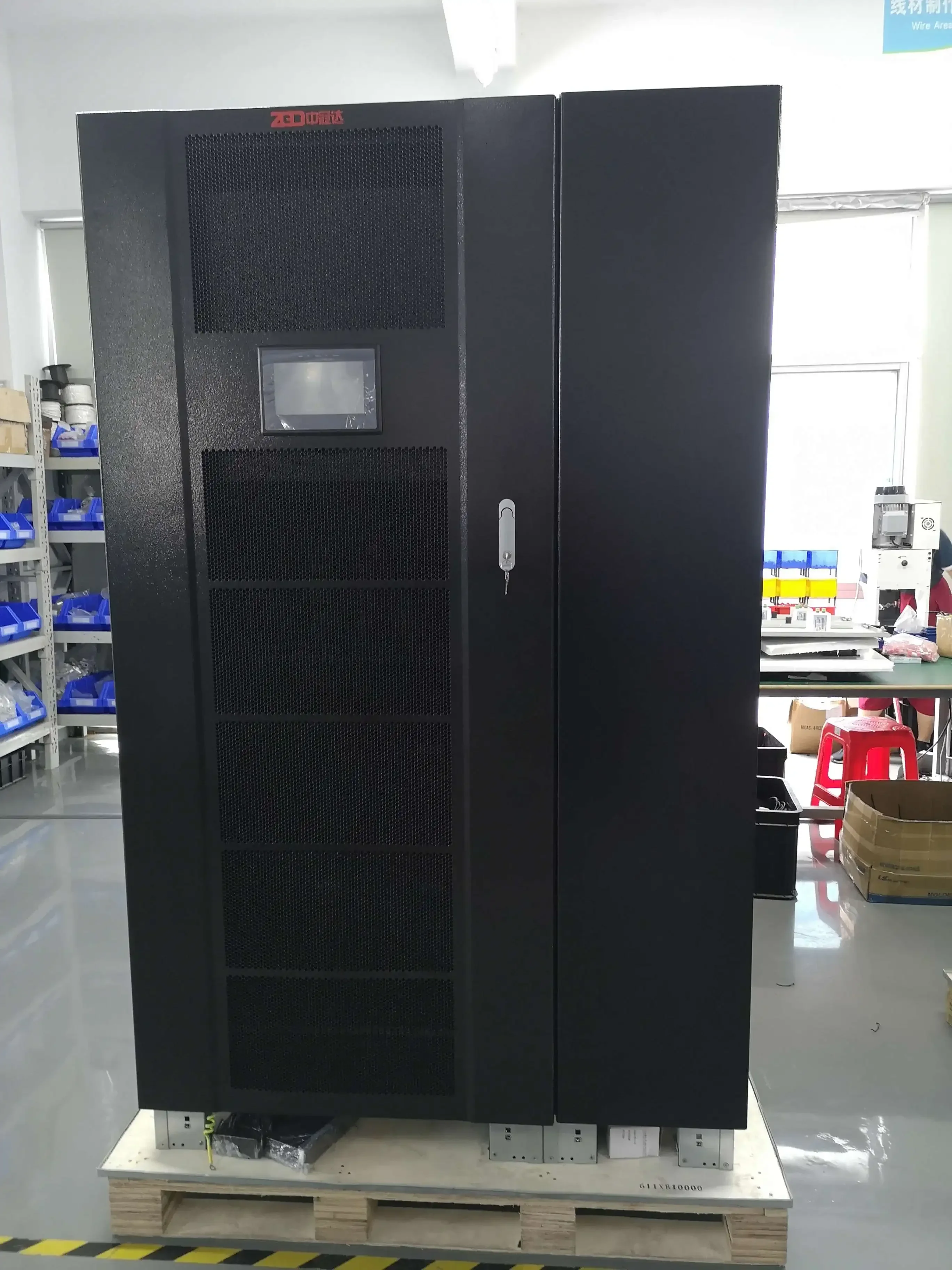 고품질 3상 저주파 온라인 UPS 160KVA 200KVA 300KVA 50Hz 480V 안정적인 전원 공급용