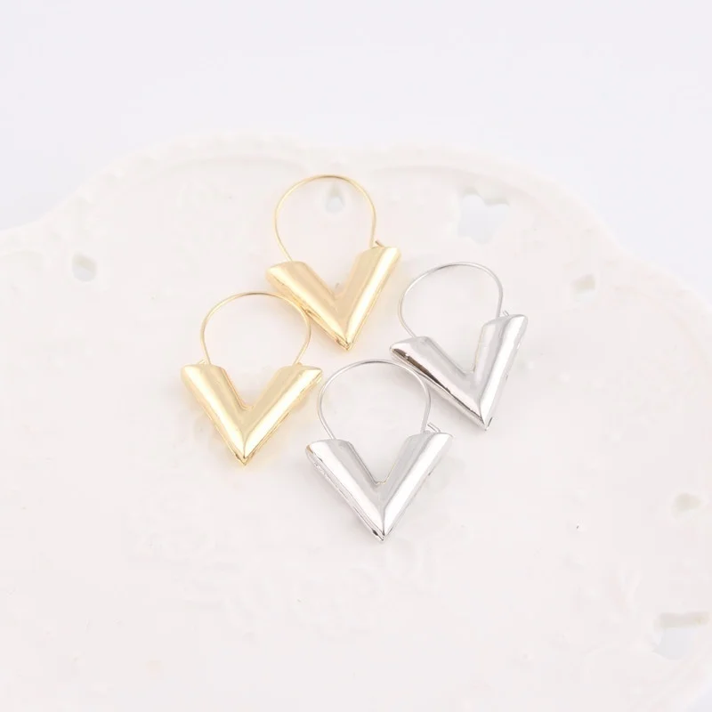 Personality Gold Big V Shape Geometric Earrings for Women Exaggerated Dangle Earring Accessories for Women