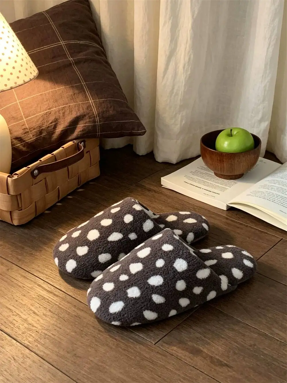 Unisx Home Slippers 2026 New Unique Polka Dot Couple Closed Toe Cotton Slippers Silent Non-slip Household Floor Slippers Women