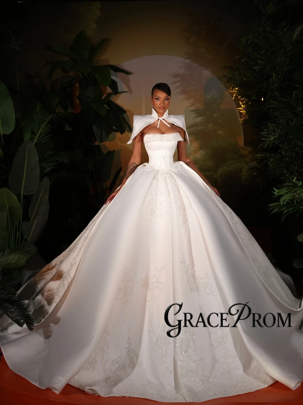 

Luxury White Satin Ball Gown Wedding Dress With Detachable Cape Beaded Embroidery Princess Shiny Classy Bridal Gown Customized