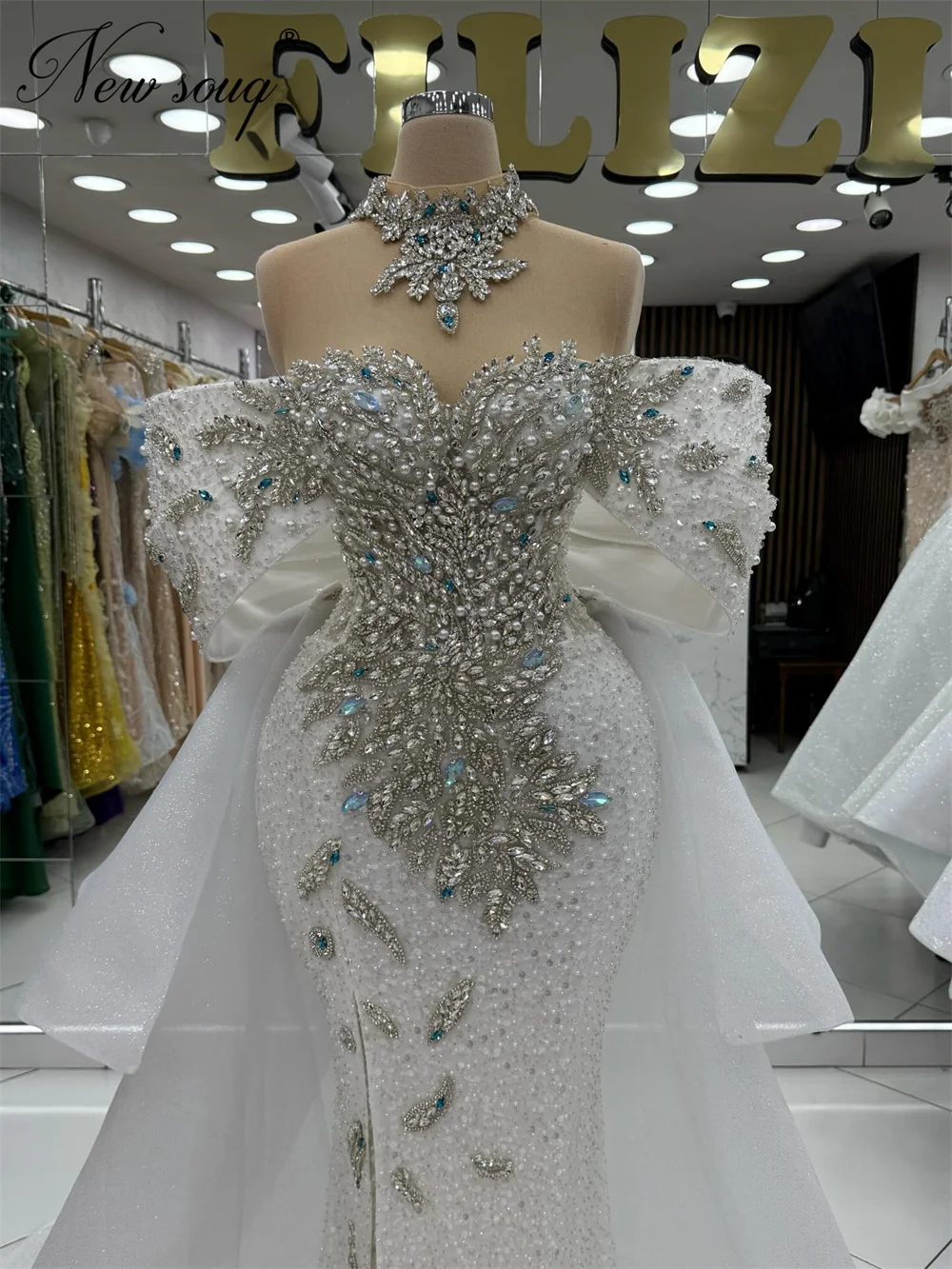 

Две части Бисероплетение с открытыми плечами Платья знаменитостей Элегантное белое длинное платье для выпускного вечера Вечернее платье с кристаллами Индивидуальное вечернее платье