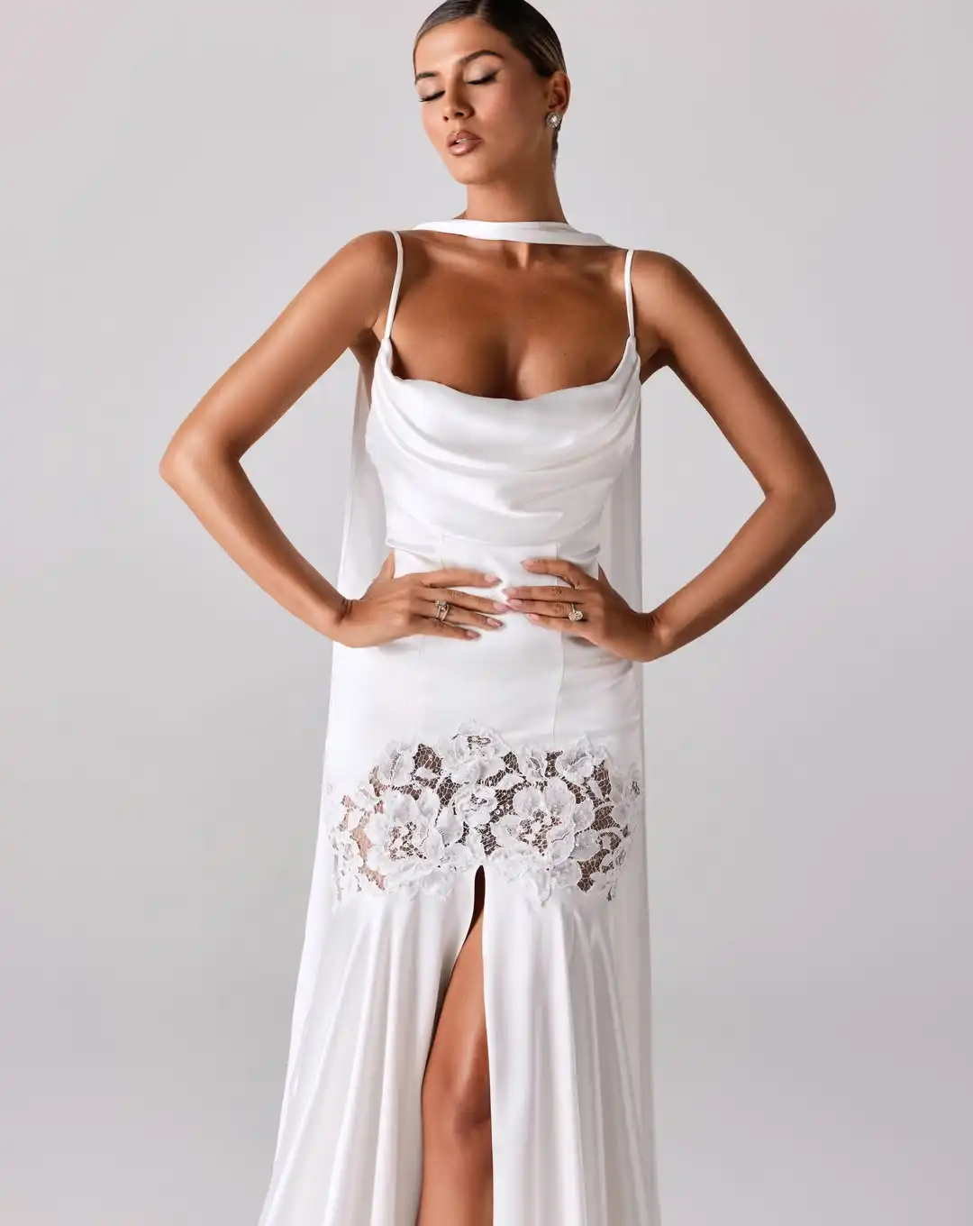 White Satin Slit Wedding Dresses Spaghetti Straps Lace Bridal Gown with Slit Scarf Elegant Party robe de mariée Customized