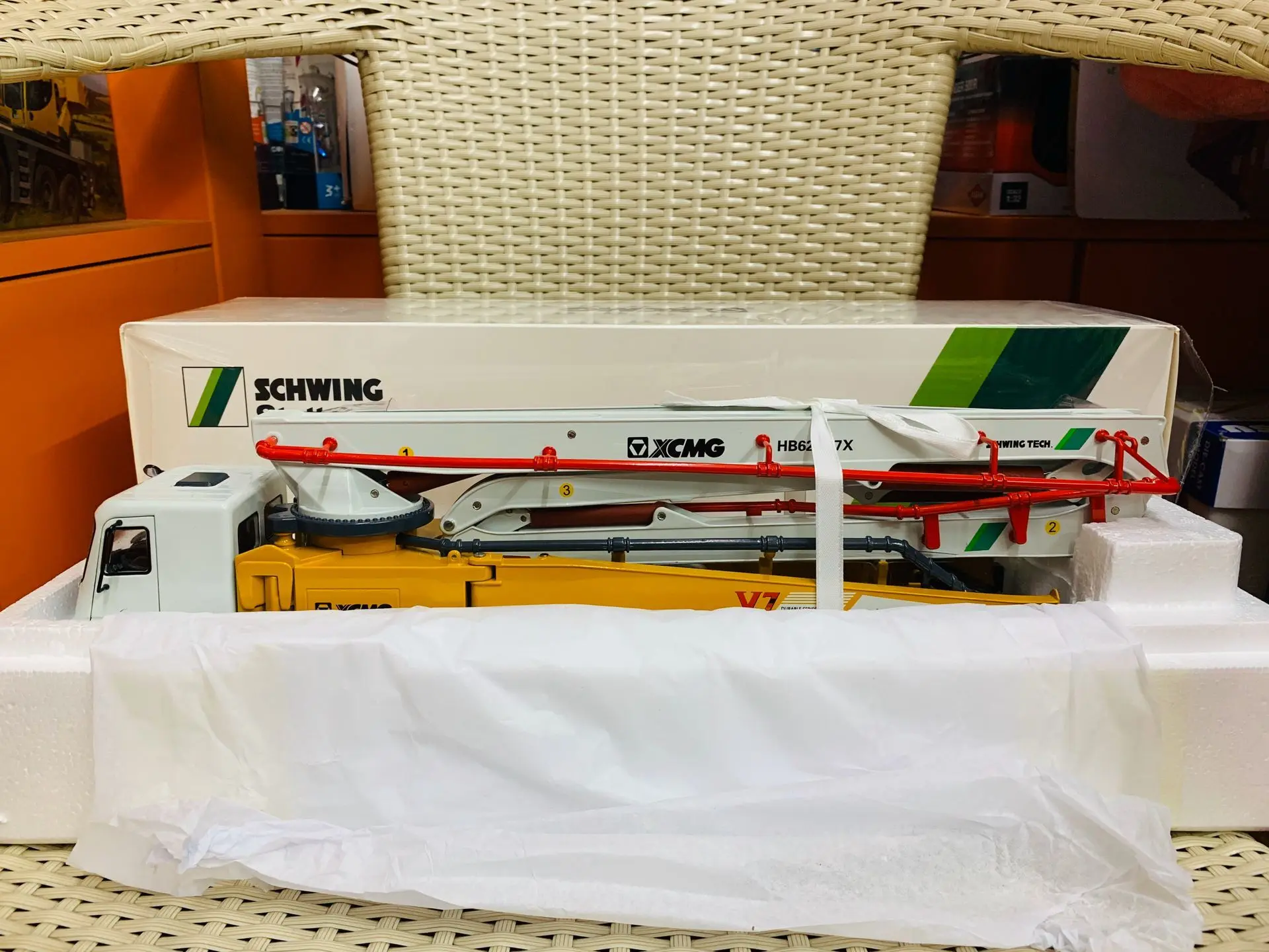 XCMG Schwing Concrete Pump Truck Miniature HB62V-7X 1/35 Scale Die-Cast Model New in Original Box