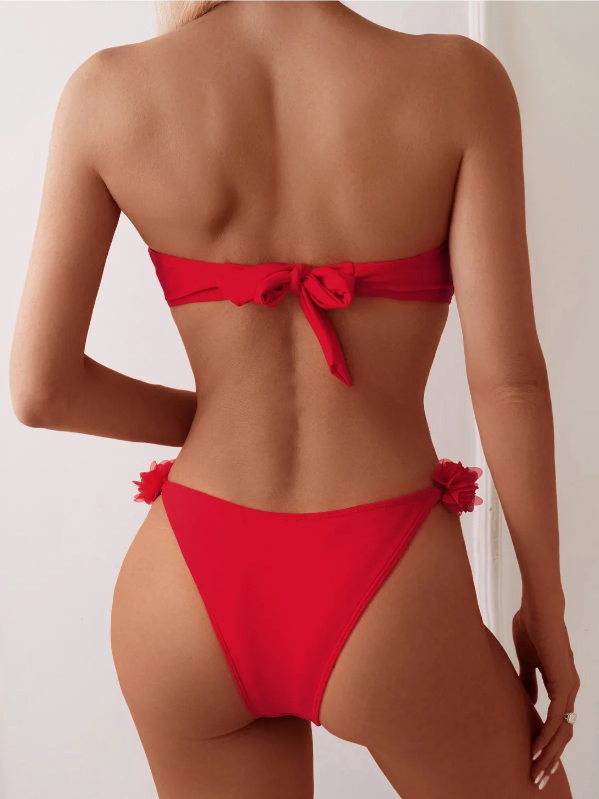 Effen kleur rood 3D bloem tweedelig badpak sexy strapless bandeau bikini set backless string strandvakantie badmode 2024 nieuw