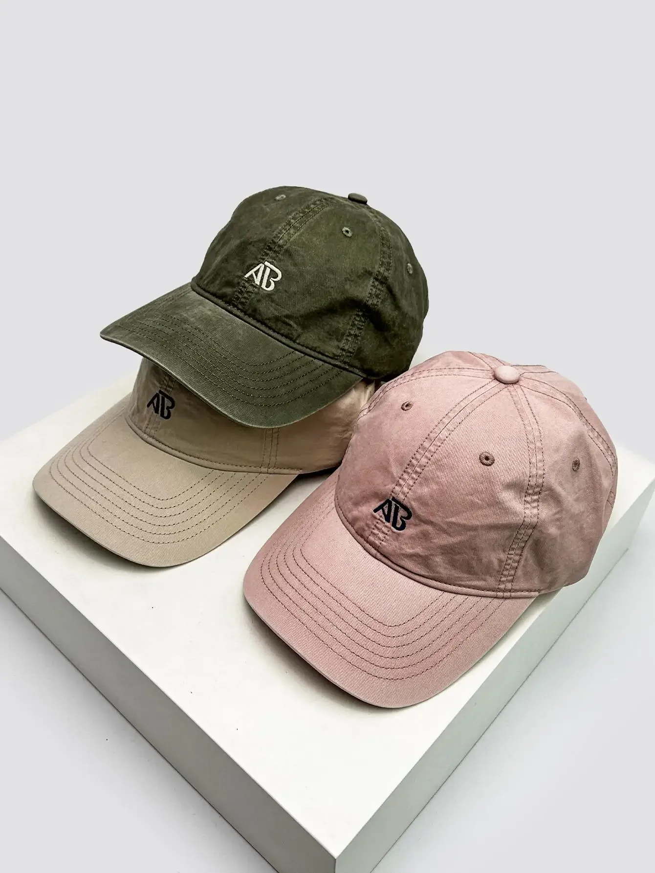

Spring and summer new embroidered letter baseball hat men's and women's sunshade simple fashion casual versatile cap