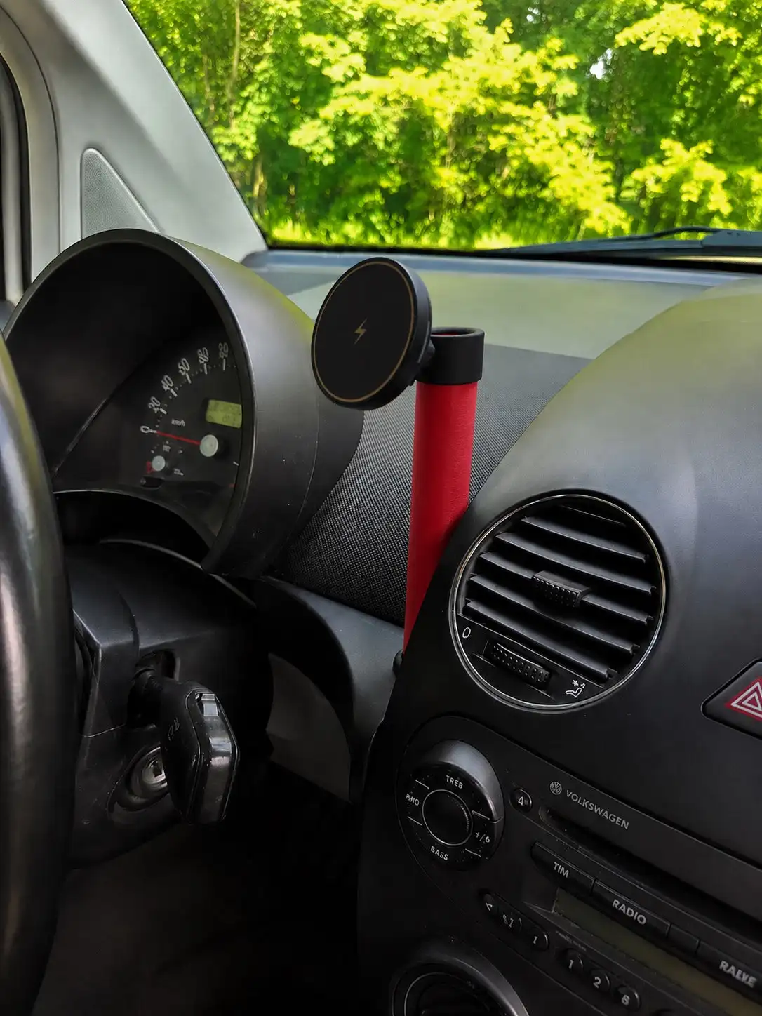 Red Full Set Dashboard Bud Vase Magnetic Wire-less Charg-er Phone Mount Holder For VW New Beetle 1998‑2010 LHD, No Drilling view 2