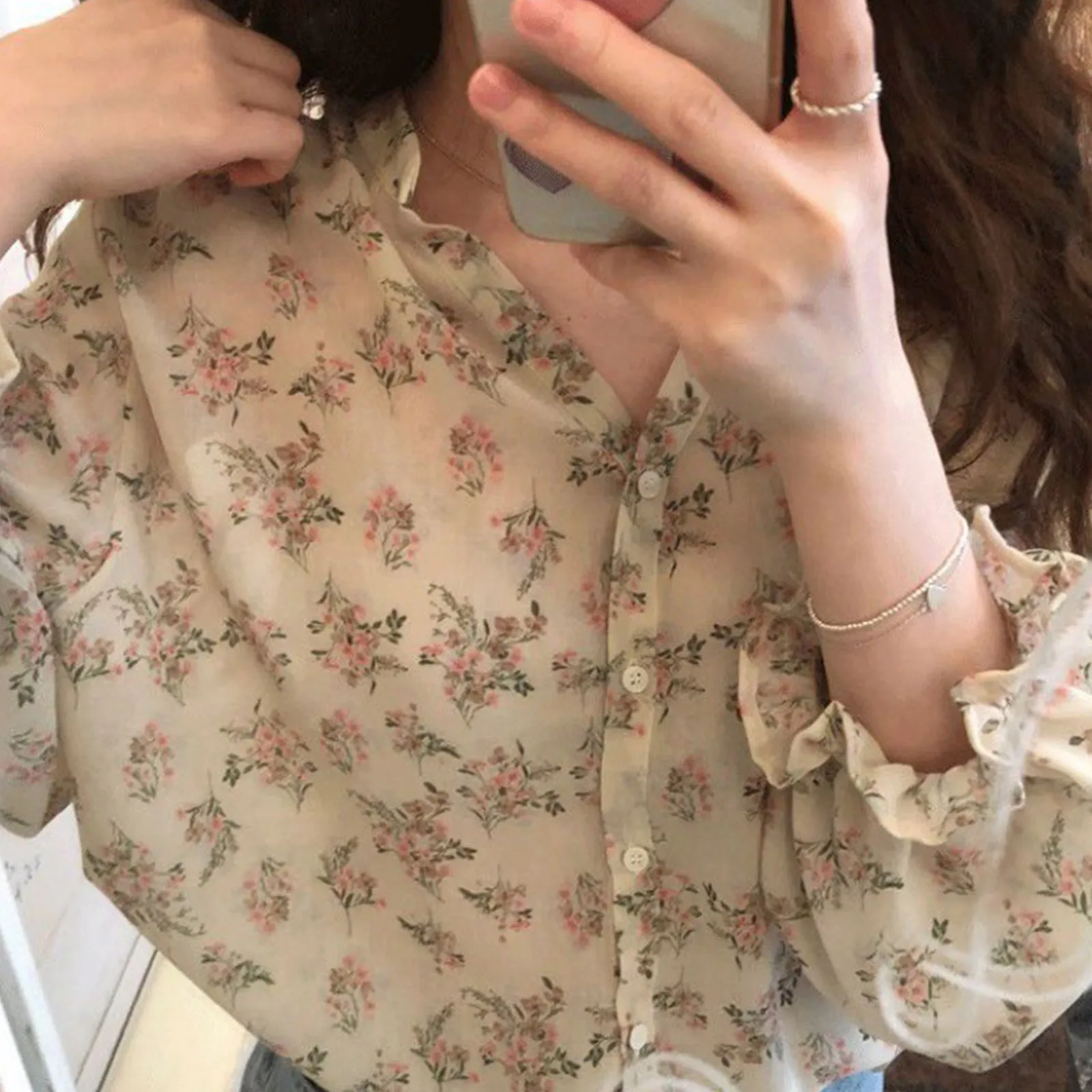 Vintage Floral Printed Boho Beach Style Puffle Long Sleeve Lighweight T-shirt Classic White Apricot Color Loose Shirt For Lady