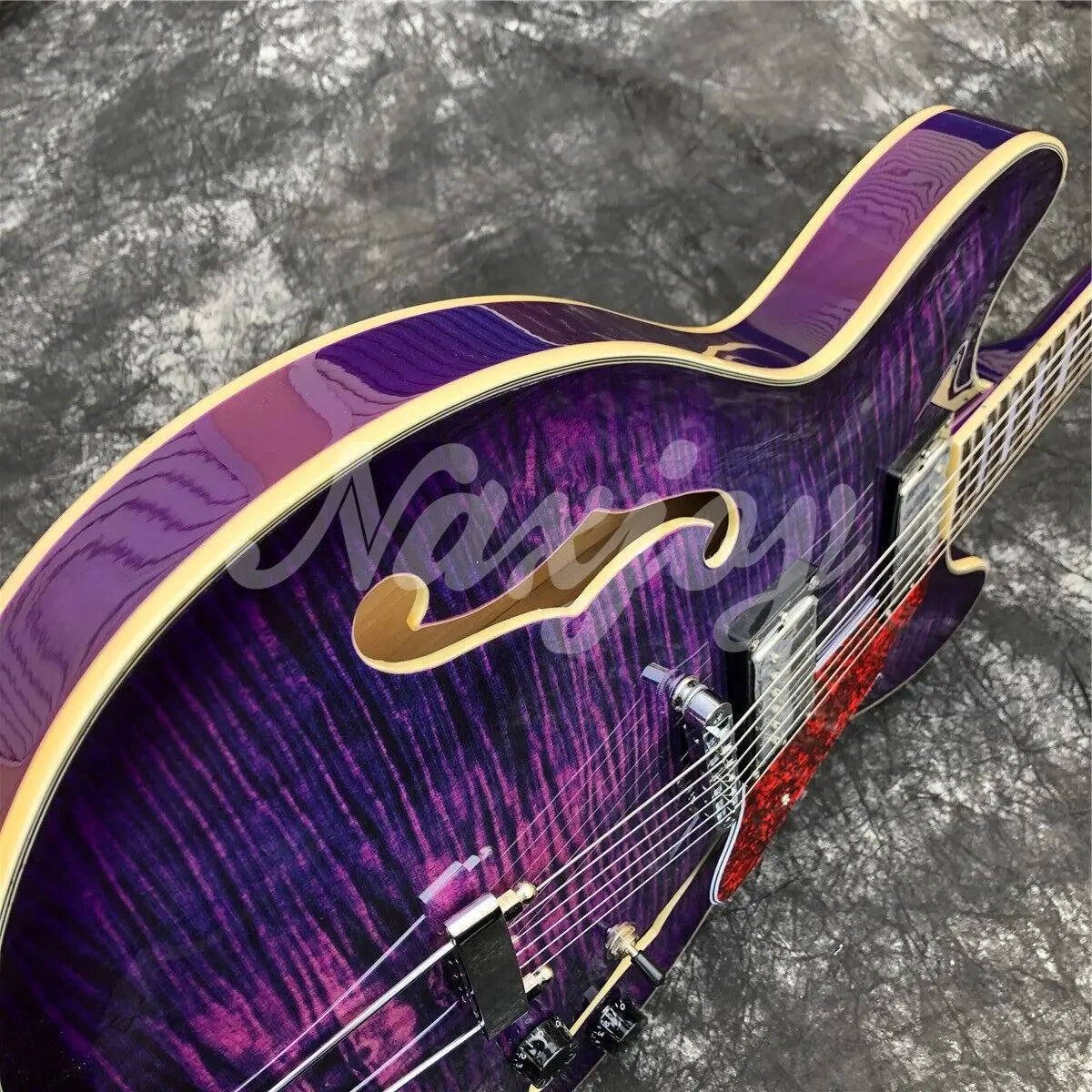 غروت الأرجواني لهب القيقب شبه جوفاء الغيتار F ثقوب Archtop الجاز الغيتار