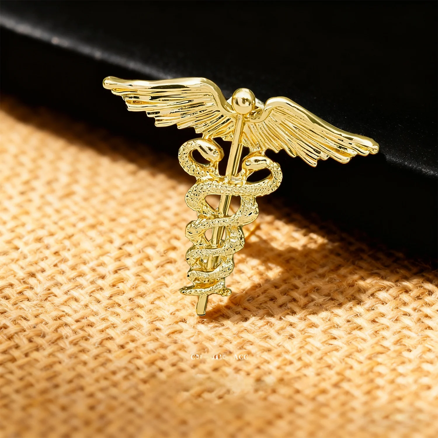 メンズファッション ゴールドメタル ラペルピン 高級 ユニーク ヴィンテージスタイル スーツアクセサリー ビジネスカジュアル ストライプ柄