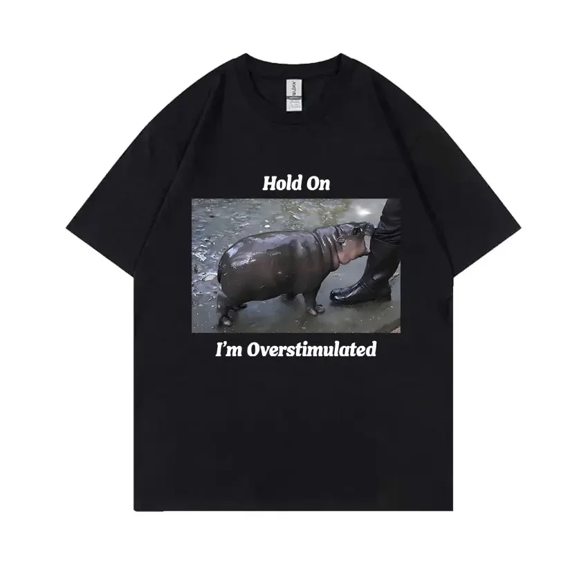 Hold on I'm Overstimulated Baby Hippo Moo Deng Funny Meme Tshirt SummerWomen Casual T-shirt Male Vintage T Shirts