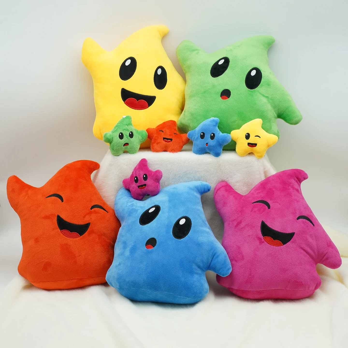 TreasuringU 2026 Nouveaux jouets en peluche étoiles colorées, mignons coussins étoiles en peluche, poupées étoiles en peluche, jouets pour enfants, cadeaux d'anniversaire