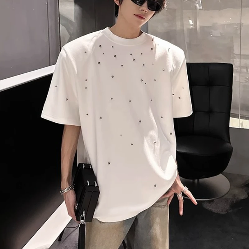 

Summer Heavy Duty Rivet Pearl Men's T-shirt Loose Shoulder Pad Short Sleeved Round Neck T-shirt High Street Casual Social Tee