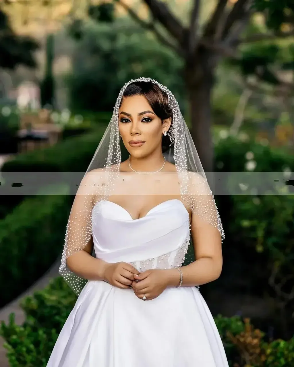 ชุดแต่งงานทรงเอไลน์แบบซีทรูประดับลูกปัดปี 2025 แบบสั่งตัดได้ ชุดเจ้าสาวแบบหวาน ผ้าซาติน สไตล์สวน แอฟริกัน