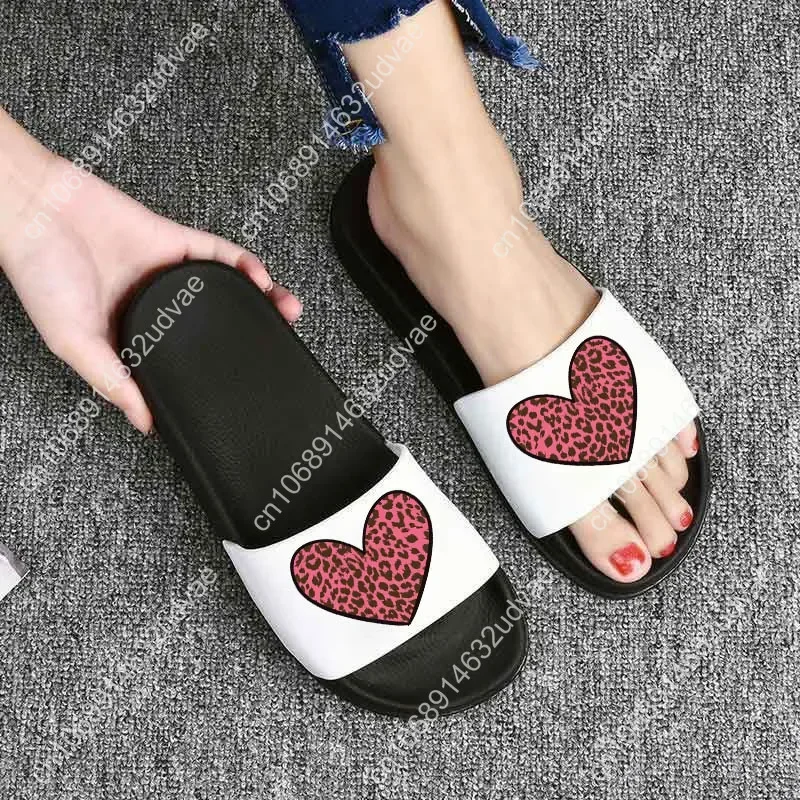 Pantofole estive donna Cute leopard love pantofole home Indoor slides antiscivolo PVC ladies sandalias Beach Slides infradito