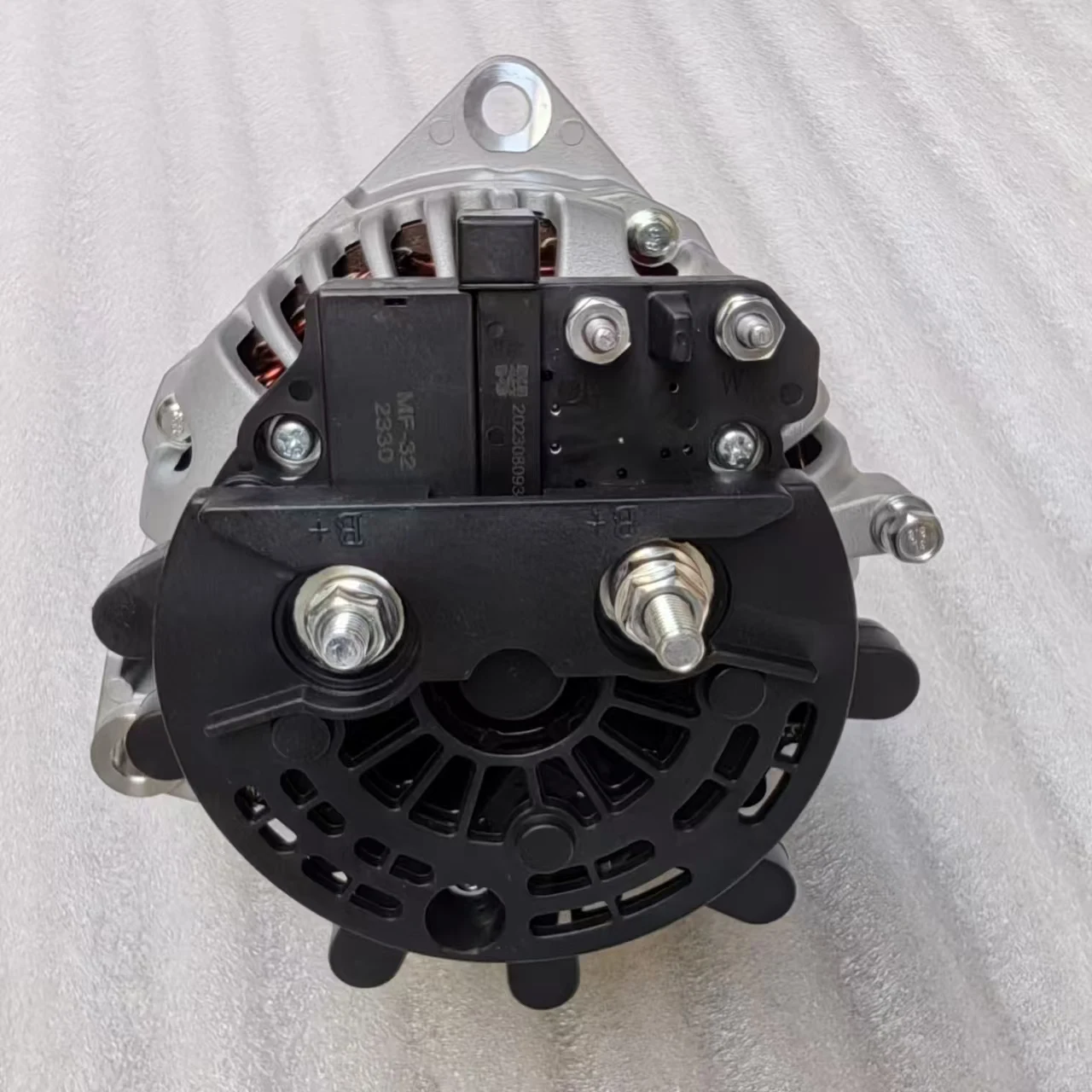 高品質新品自動車部品エンジンオルタネーターバス発電機（宇通中通向け）