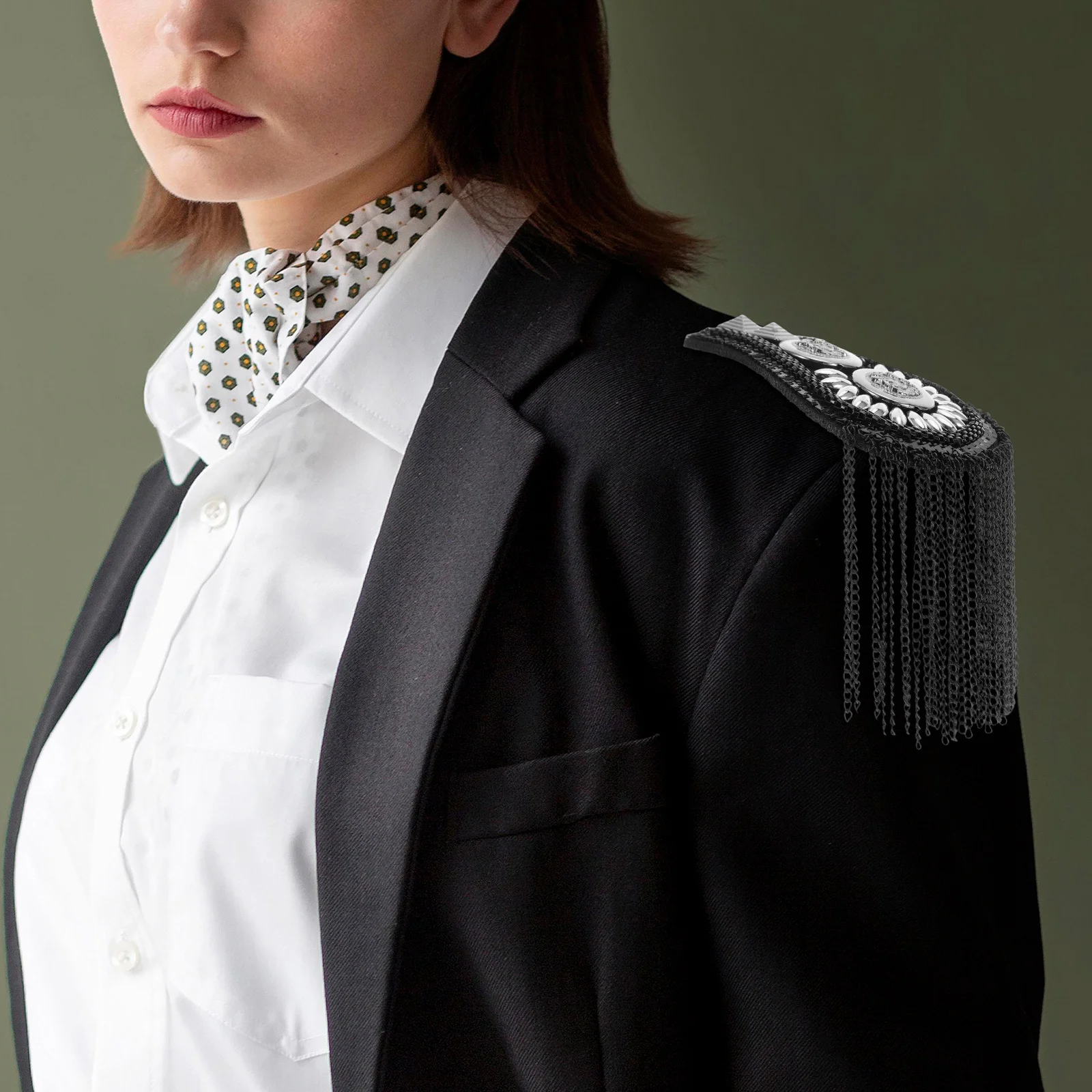 

2Pcs Classic Tassel Shoulder Epaulettes Decorative Brooch for Jackets Costumes Weddings Ball Outfits Fashion Shoulder