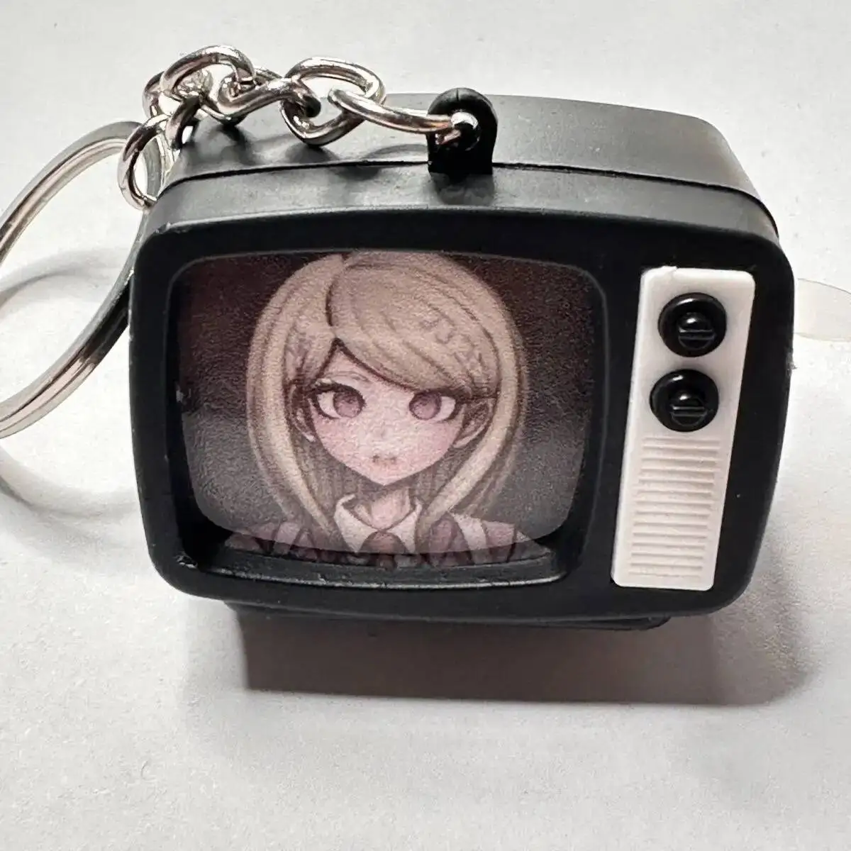 

Danganronpa Kaede Akamatsu Small Tv Can Shine Acg Hang Buckle Sound Keychain Simulation TV Bag Pendant