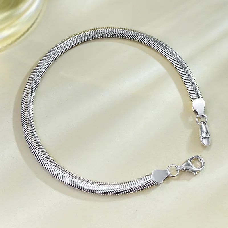 Pulsera de plata 2024 con forma de serpiente dorada, brazalete europeo y americano con diseño de nicho y cadena de hueso de serpiente de alta gama, novedad de 925