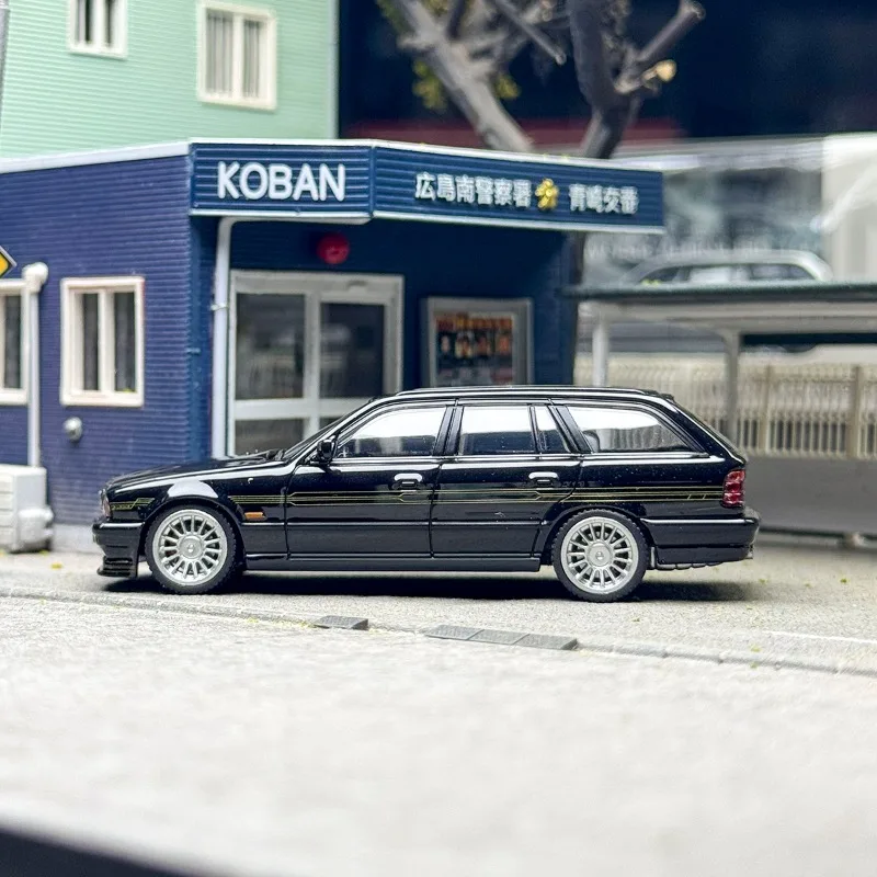 Mortal Diecast 1/64 Scale BMW E34 ALPINA B10 TOURING Car Model Alloy BMW E34 Station Wagon Car Model Gift Collection Ornament