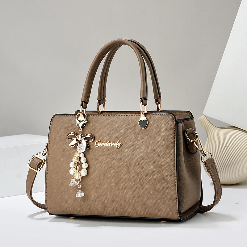 

Trendy and fashionable new women's shoulder and crossbody bag, popular summer versatile style