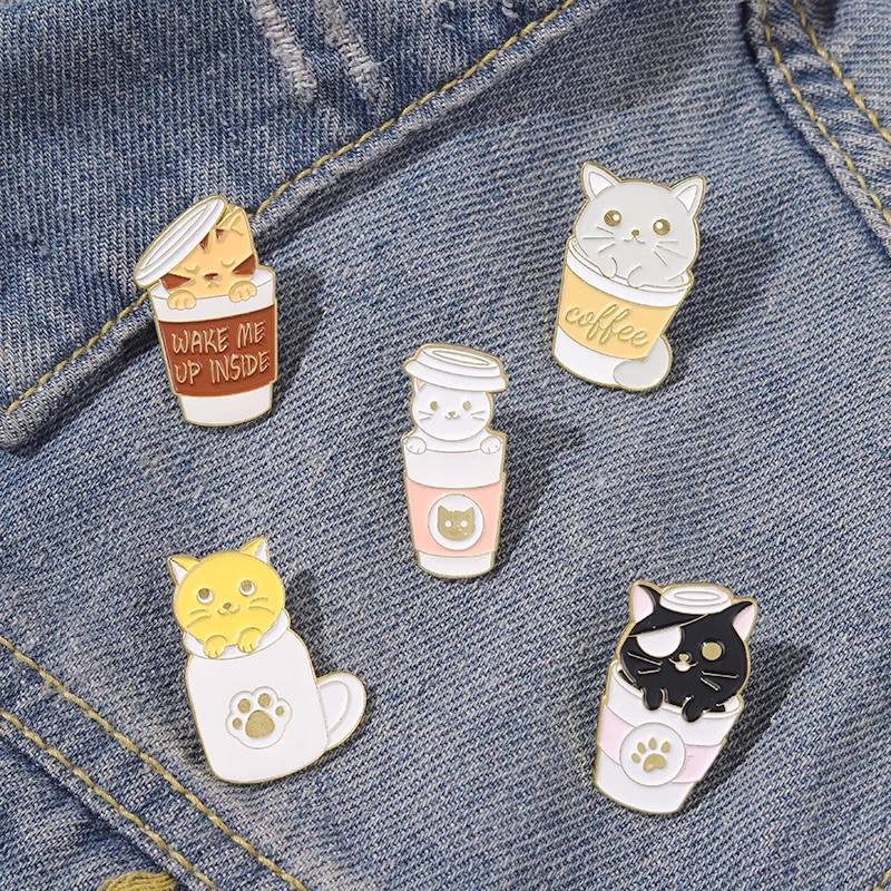 Broche de gato para café, broche de camarero de cafetería, accesorios de gatito esmaltado de aleación, insignia, Pin de solapa, broche de taza de café