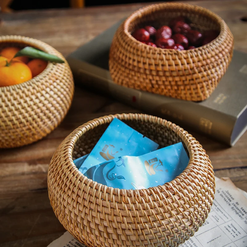 Round Hand-Woven Rattan Storage Box with Lid Multi-Purpose Wicker Tray Desktop Jewelry Organizer Makeup Storage Box Decorative