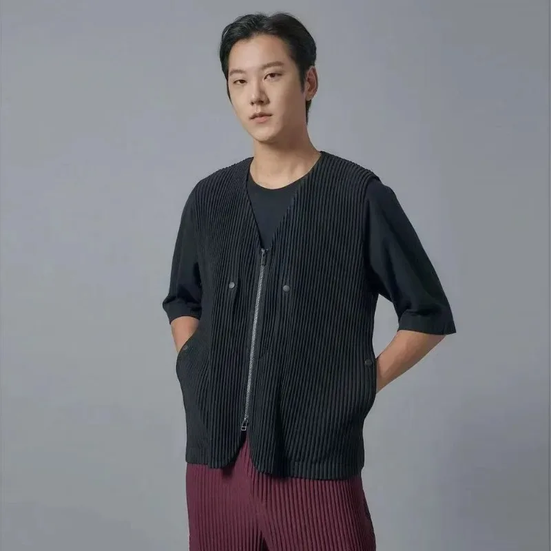 

Мужской плиссированный жилет Miyake 2026: Новая коллекция Весна-Лето, минималистичный жакет на молнии, повседневный офисный кардиган без рукавов