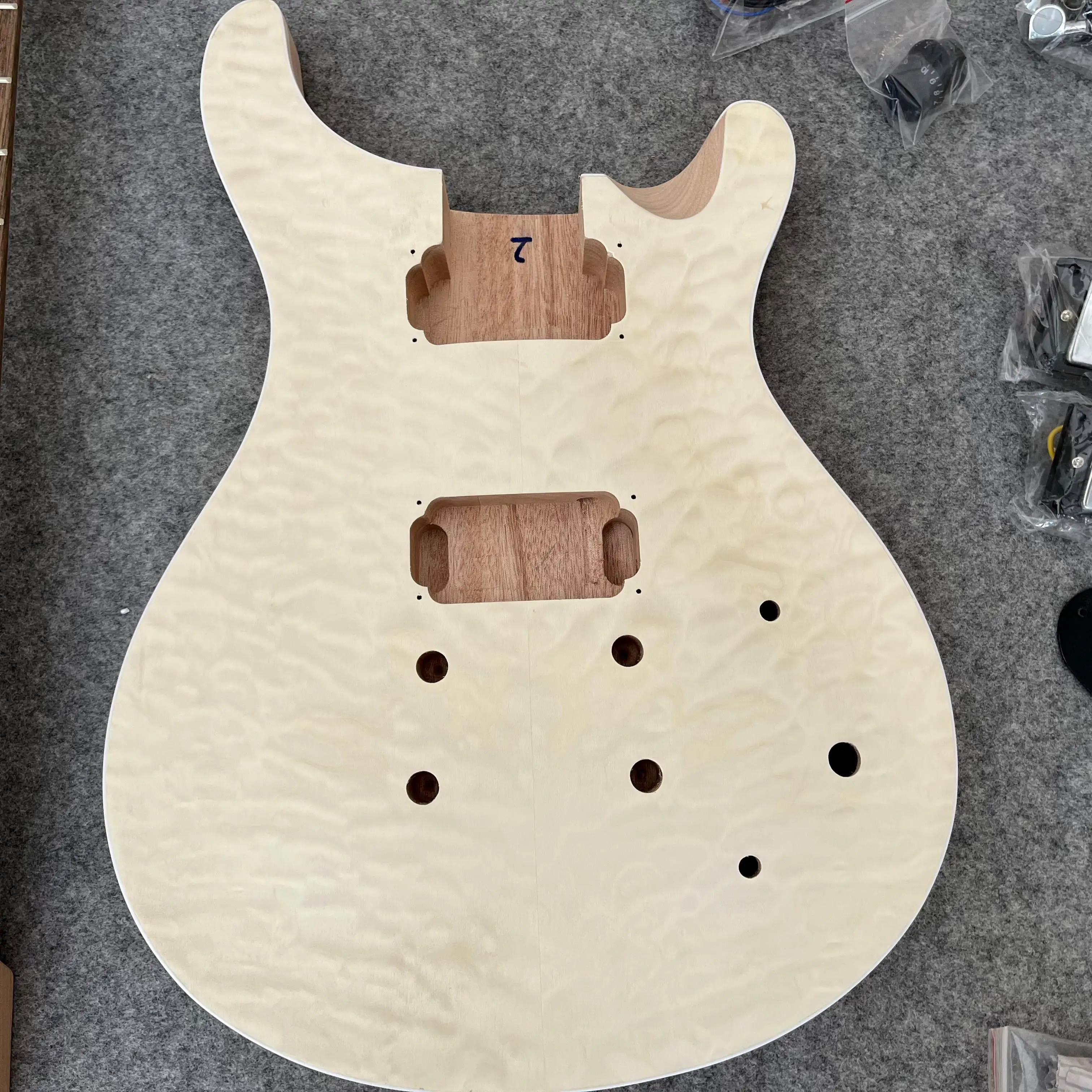 Unfinished DIY Electric Guitar Kits with Hardware Water ripple veneer Mahogany Body Rosewood Fingerboard semi-finished guitarra