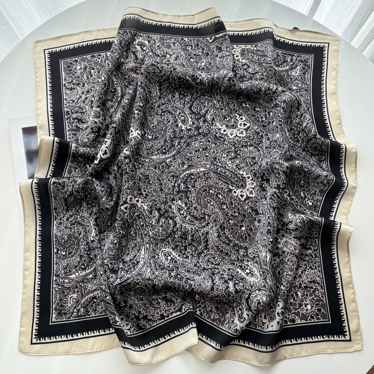 Dame Mode Paisley Schal Seide Gefühl Quadratisches Halstuch Bandana für Frauen Schal Schals Wrap Kopftuch Haarband Krawatten – Detail 11