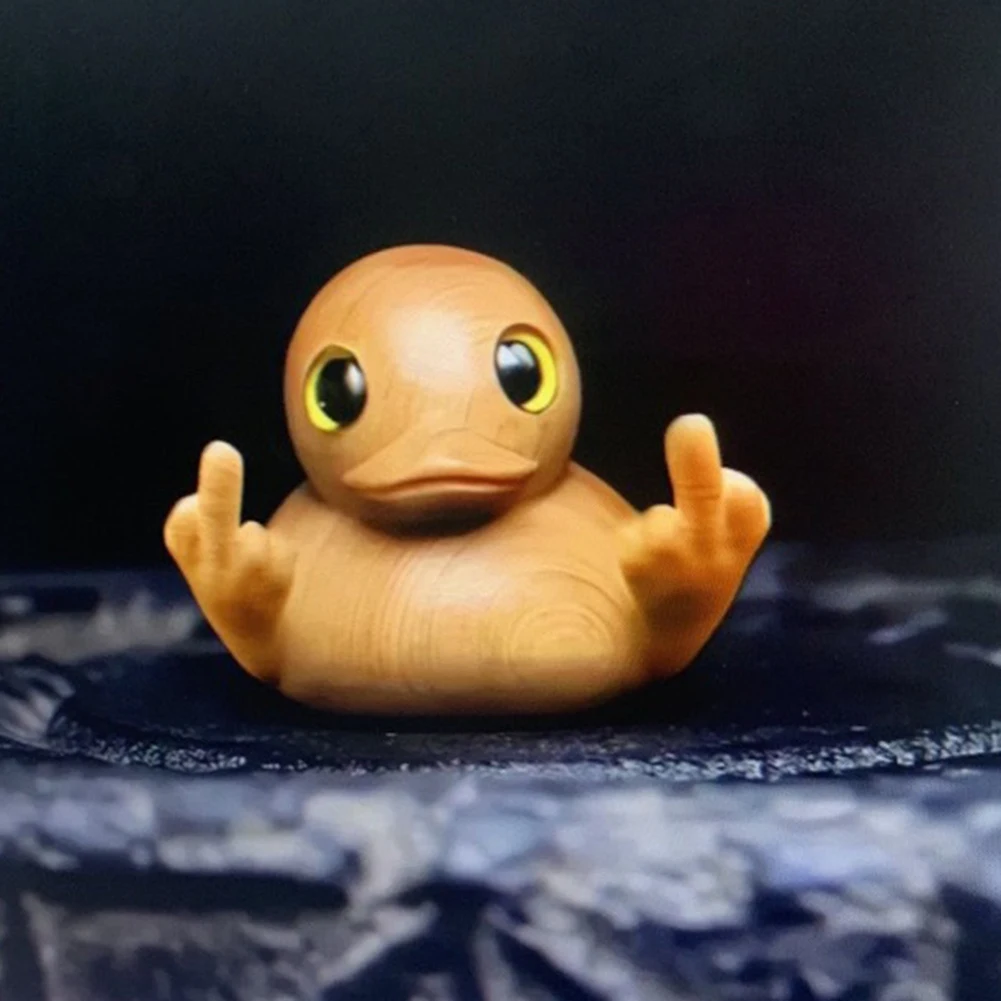Mini statua di anatra multifunzionale in legno divertente con dito medio, statuette di anatra gialla, decorazione per desktop da ufficio domestico