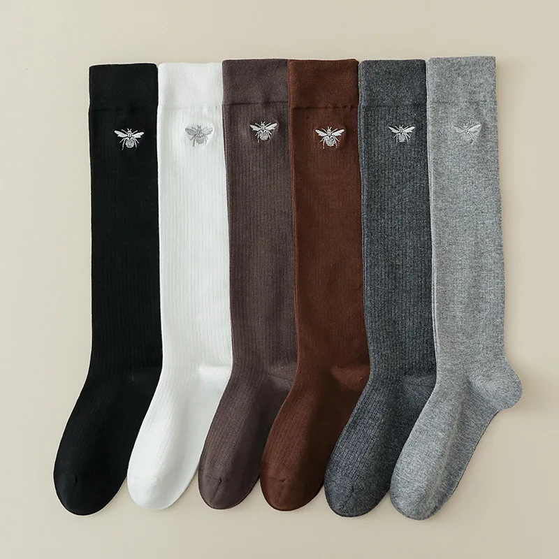 

Женские чулки, длинные носки с вышивкой пчелы, JK, однотонные черные, белые, серые чулки, вязаные хлопковые гольфы, женские чулки