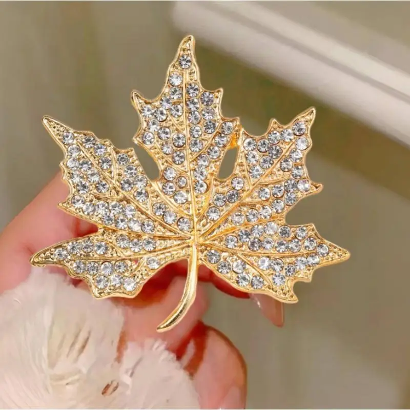 Exquisite Rhinestone Leaf Brooches Alloy Tree Leaf Plant Pin Women Elegant Coat Suit Corsage Clothing Accessories Gifts