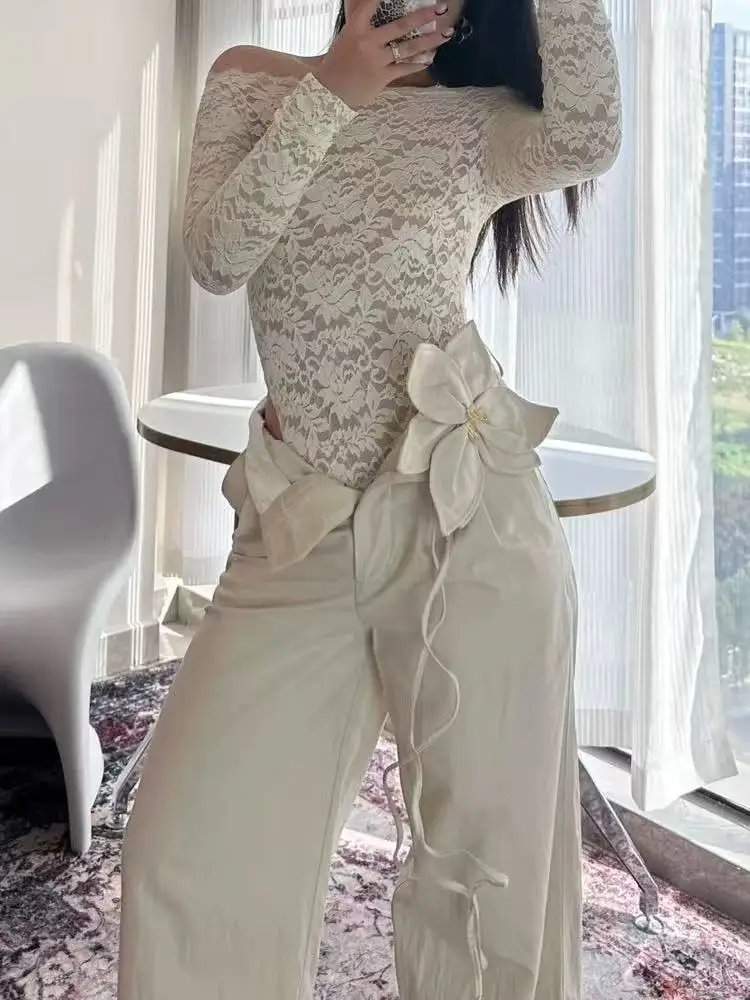 Sexy lace one-shoulder long-sleeved jumpsuit, a slimming and figure-hugging European and American style cut-out base layer