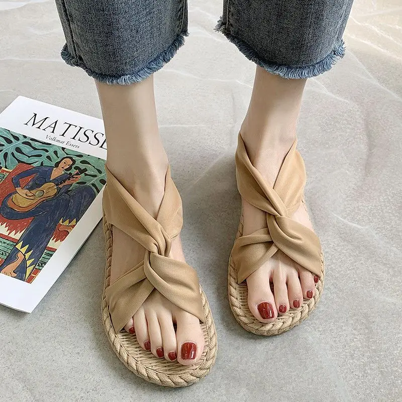 XINCHEN Sandals women's summer fashion 2023 new retro flat Korean version of a hundred matching skirt beach shoes women's shoes