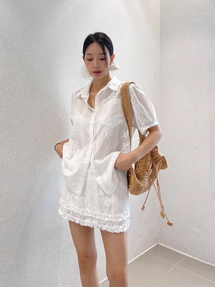 Liangliang デザインヘビー刺繍レースシャツ女性の夏の新スタイル小規模オーディエンススプライシングレースハーフスカート 2 点セット