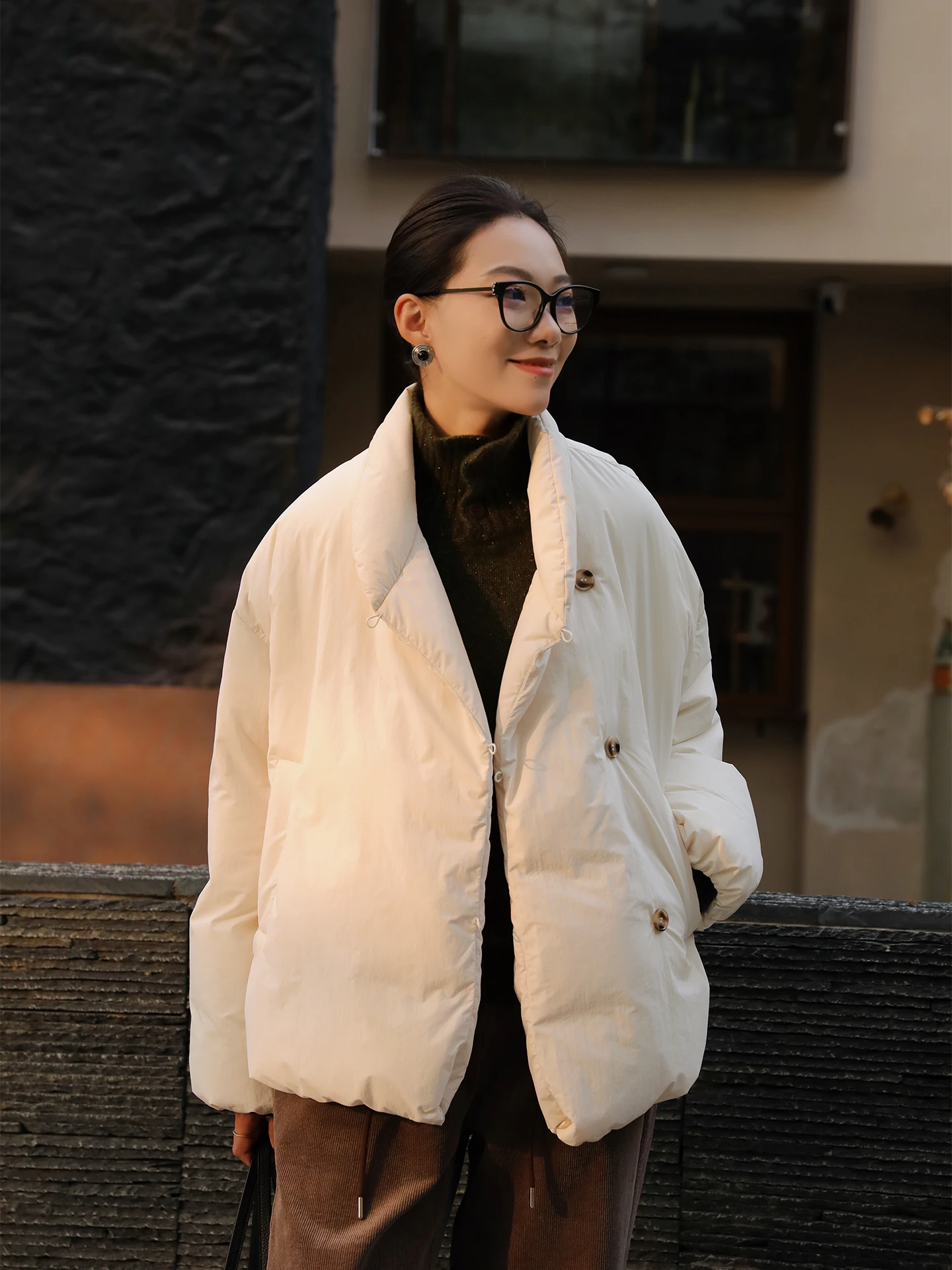 

Женская утепленная куртка из белого гусиного пуха с длинными рукавами, воротником-стойкой, свободного кроя, из нейлона, новинка, теплая зимняя модель